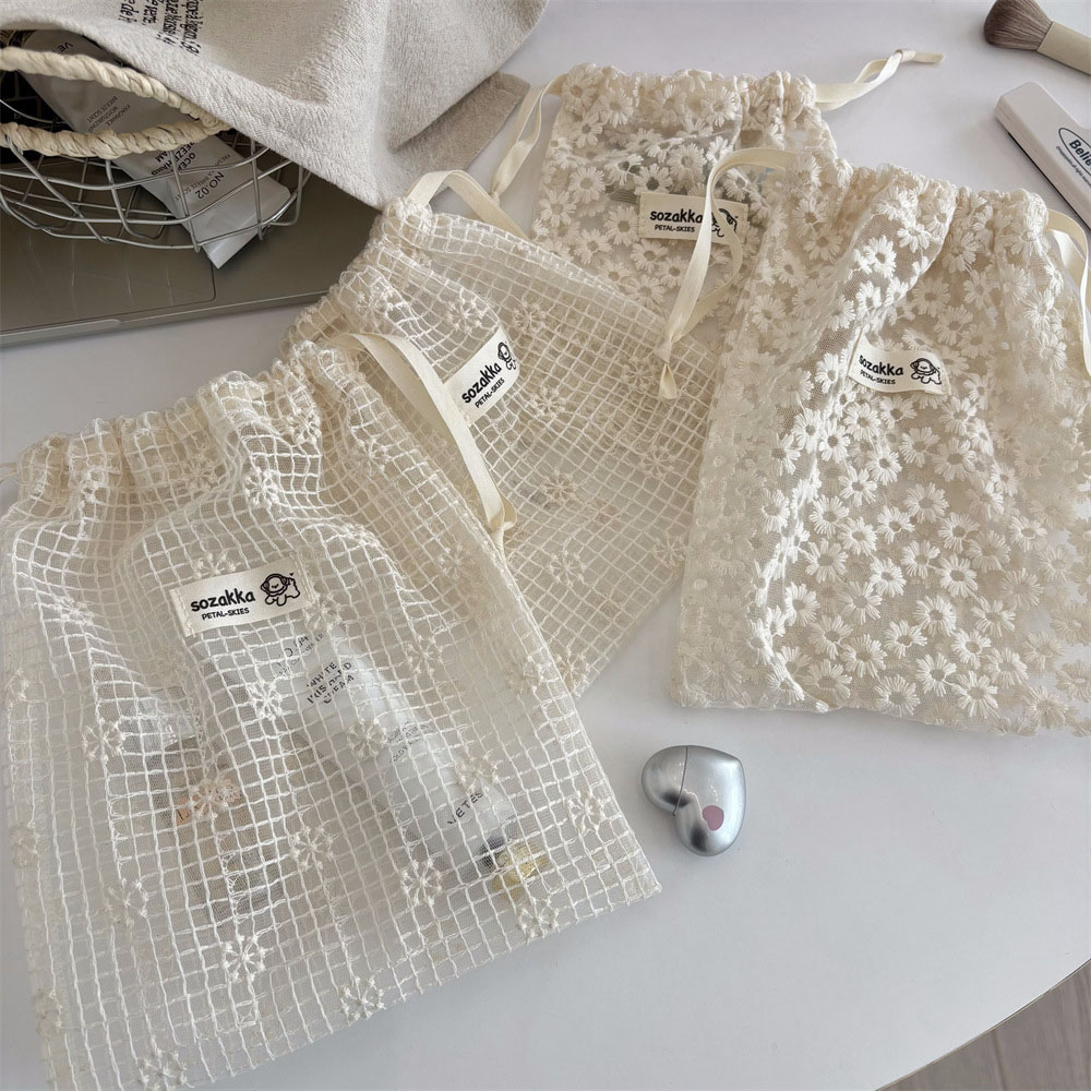 Travel Accessories Bag - レース刺繍デイジーメッシュ巾着メイクアップバッグ夏旅行用トイレタリー下着靴下オーガナイザー収納ポーチアクセサリー用