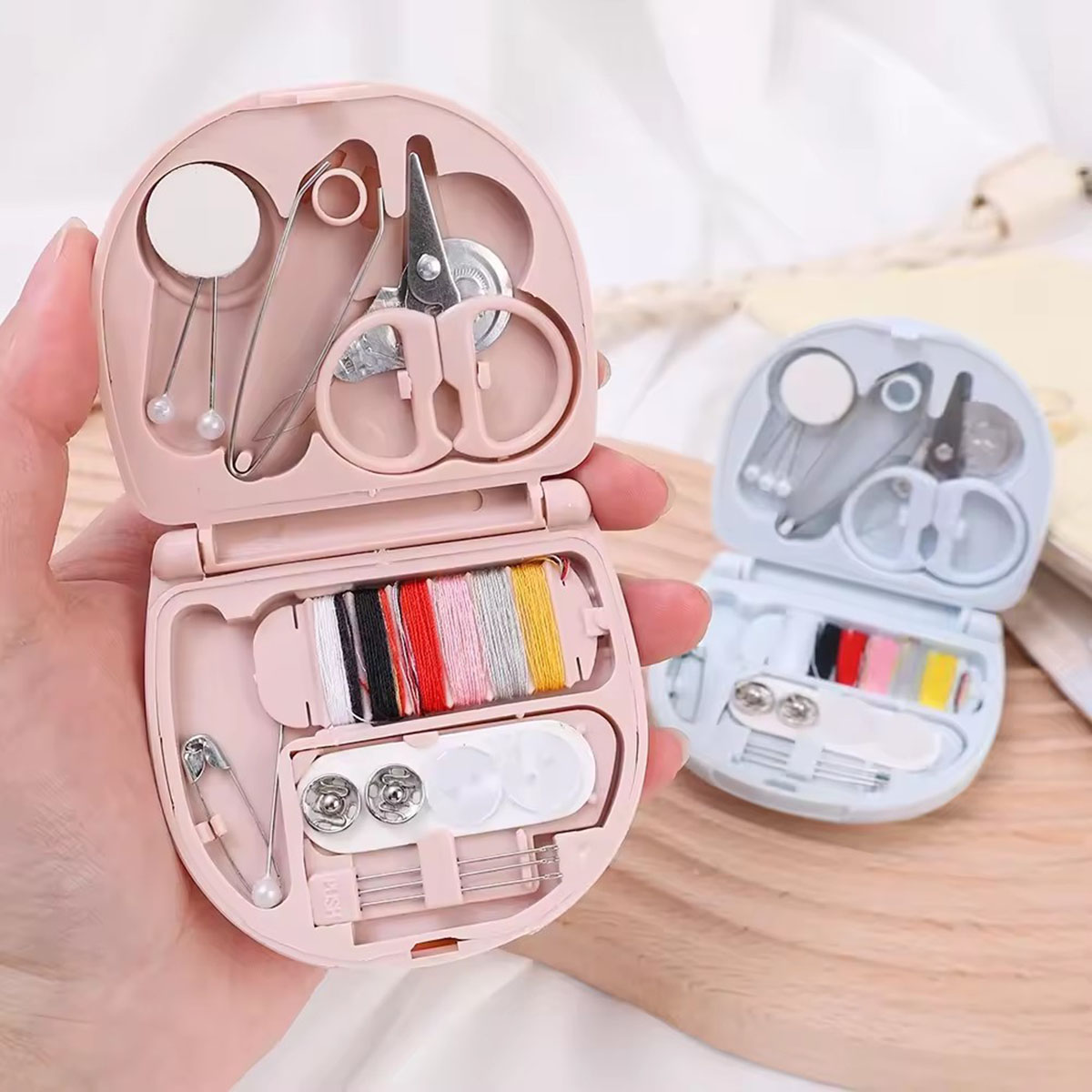 ミニ手動ミシンキット ポータブル旅行用裁縫ツール 旅行用裁縫 - Travel Accessories Kit For Women のレビューと価格