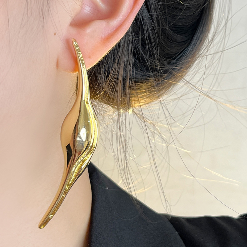 ミニマリストメタルスレンダー曲線イヤリング女性のためのヨーロ - Travel Accessories For Europe のレビューと価格